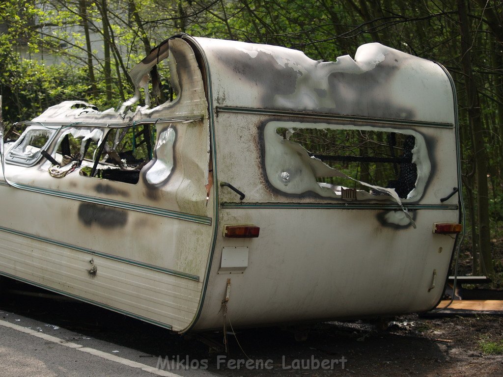 Brand Wohnwagen in Koeln Rodenkirchen P09.JPG